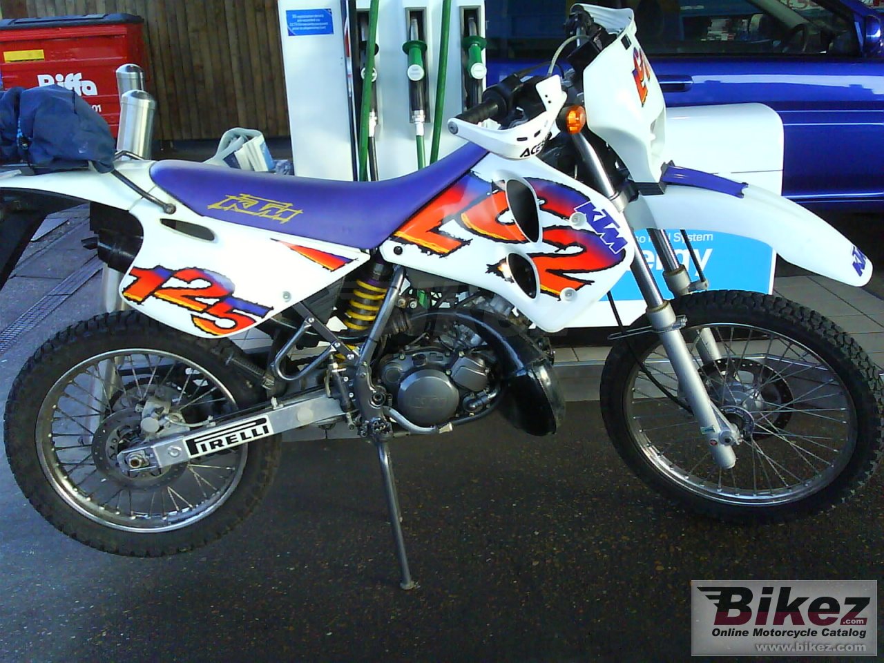 Big years old never washed 1100 miles. Smashed up by a Ford Galaxy today  -( 125 lc2 picture and wallpaper from Bikez.com